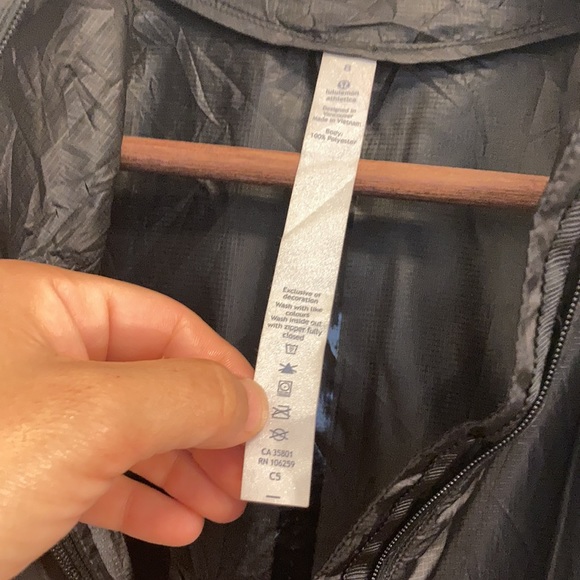 Lululemon Run With It Packable Ultra Light Water Resistant Black Size 8 - Picture 12 of 13